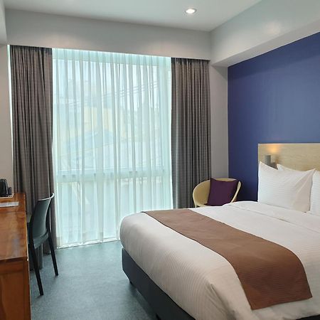 Li Mkt Makati City Kültér fotó